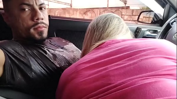 Corno net recebeu o video da esposa chupando o amante no carro